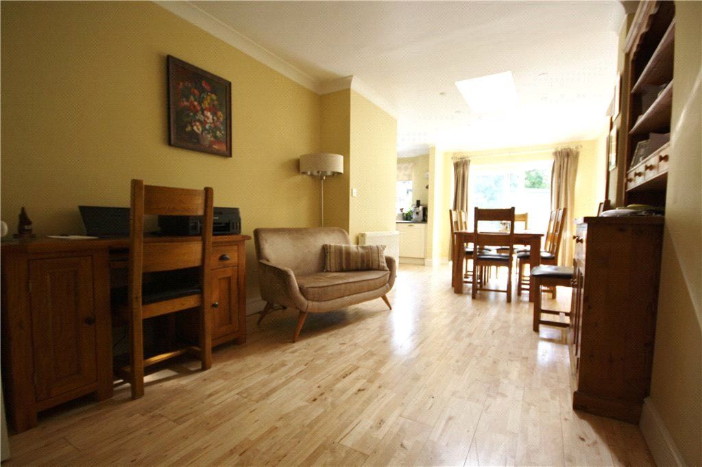 4 bed detached house to rent in Beckingham Road, Guildford, Surrey GU2, £2,600 pcm