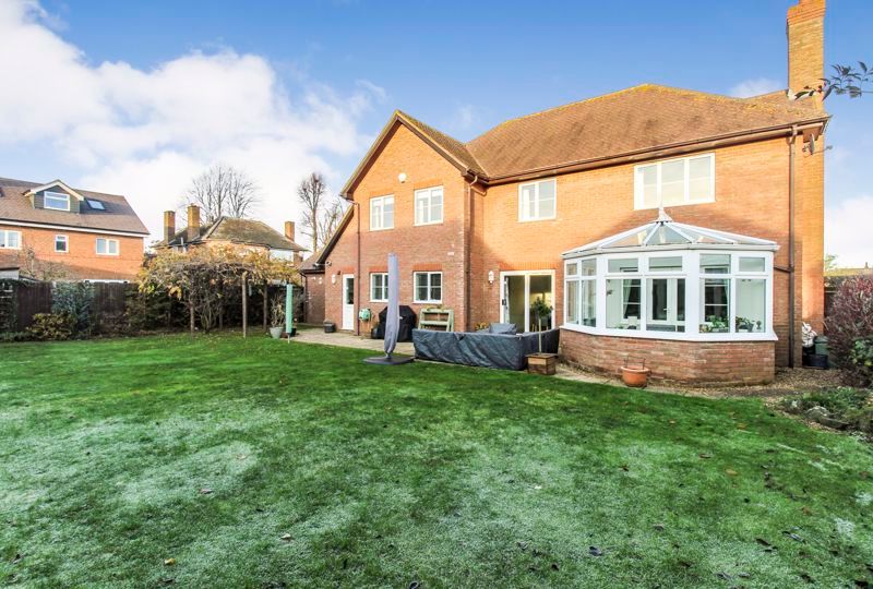 5 bed detached house for sale in The Cloches, Beeston SG19, £825,000