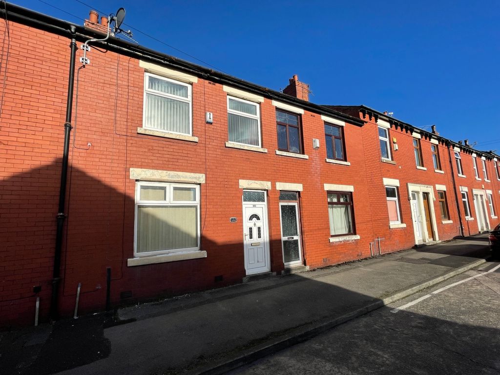 2 bed terraced house to rent in Parker Street, Ashton On Ribble PR2, £675 pcm