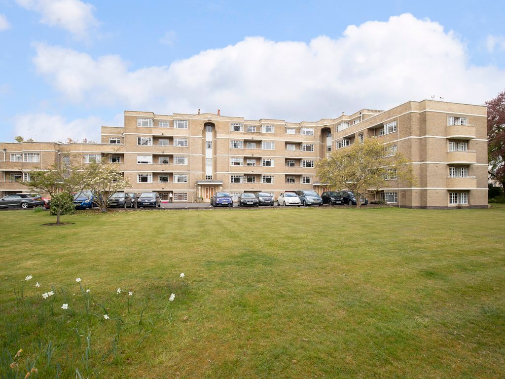2 bed flat to rent in Suffolk Square, Cheltenham GL50, £1,250 pcm