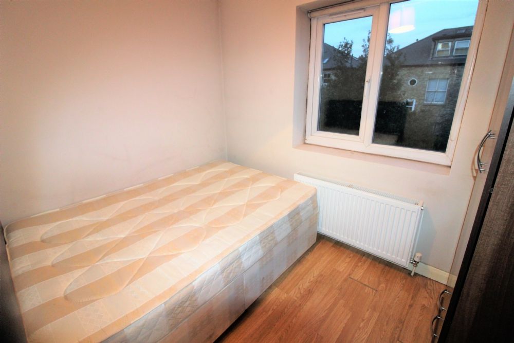 2 bed flat to rent in Blackstock Road, Finsbury Park, London N4, £2,080 pcm