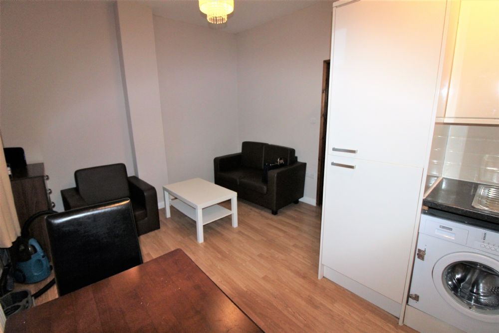 2 bed flat to rent in Blackstock Road, Finsbury Park, London N4, £2,080 pcm