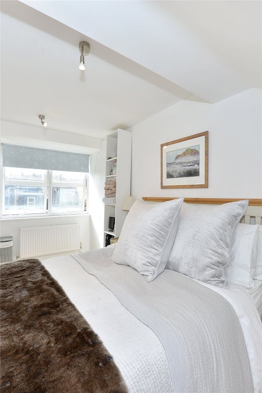 2 bed flat for sale in Claxton Grove, Hammersmith, Fulham, London W6, £620,000