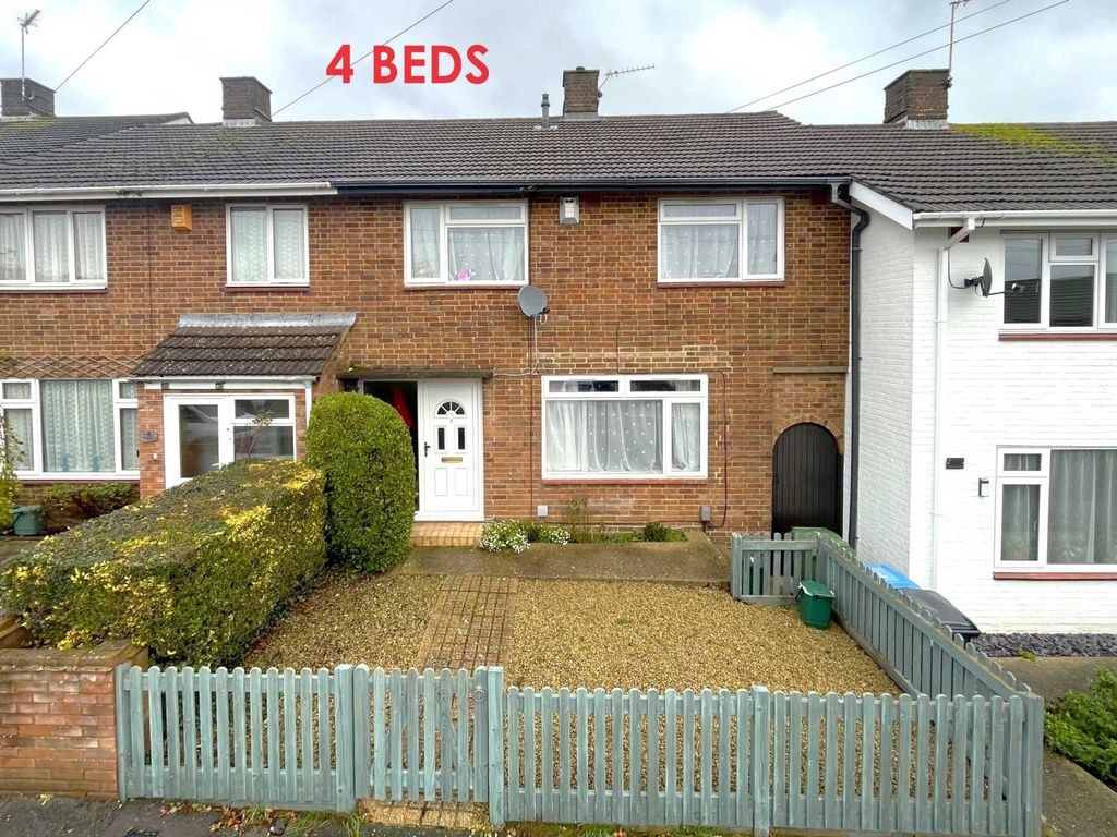 4 bed property for sale in 4 Bed In Candlefield Road, Hemel Hempstead HP3, £420,000