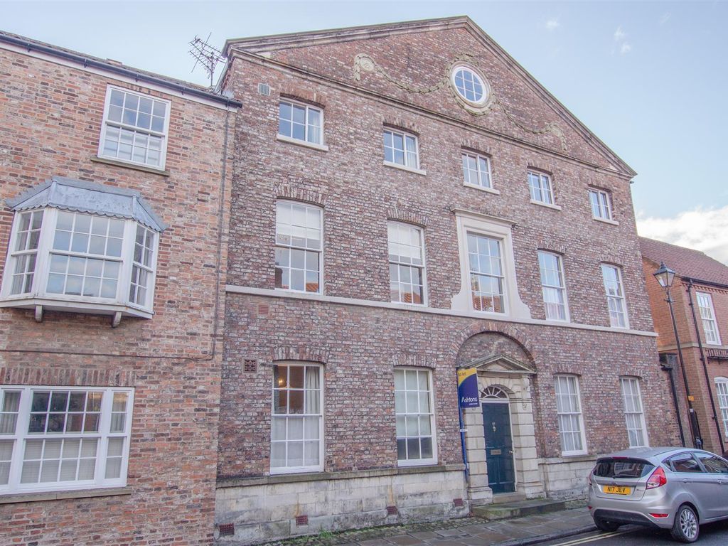 1 bed flat to rent in St Andrewgate, York YO1, £895 pcm