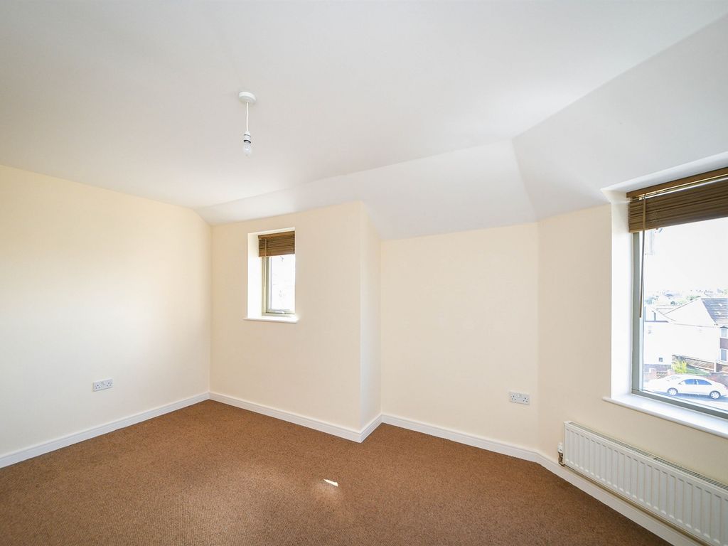 2 bed flat for sale in The Portway, King's Lynn PE30, £90,000