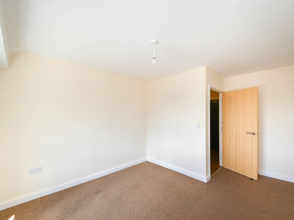 2 bed flat for sale in The Portway, King's Lynn PE30, £90,000