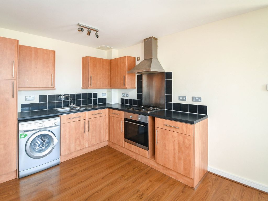 2 bed flat for sale in The Portway, King's Lynn PE30, £90,000