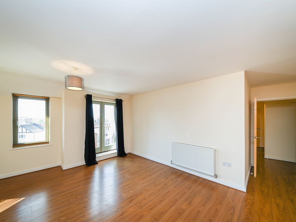 2 bed flat for sale in The Portway, King's Lynn PE30, £90,000