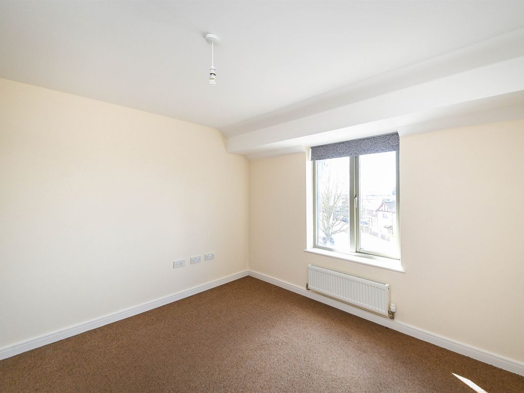 2 bed flat for sale in The Portway, King's Lynn PE30, £90,000