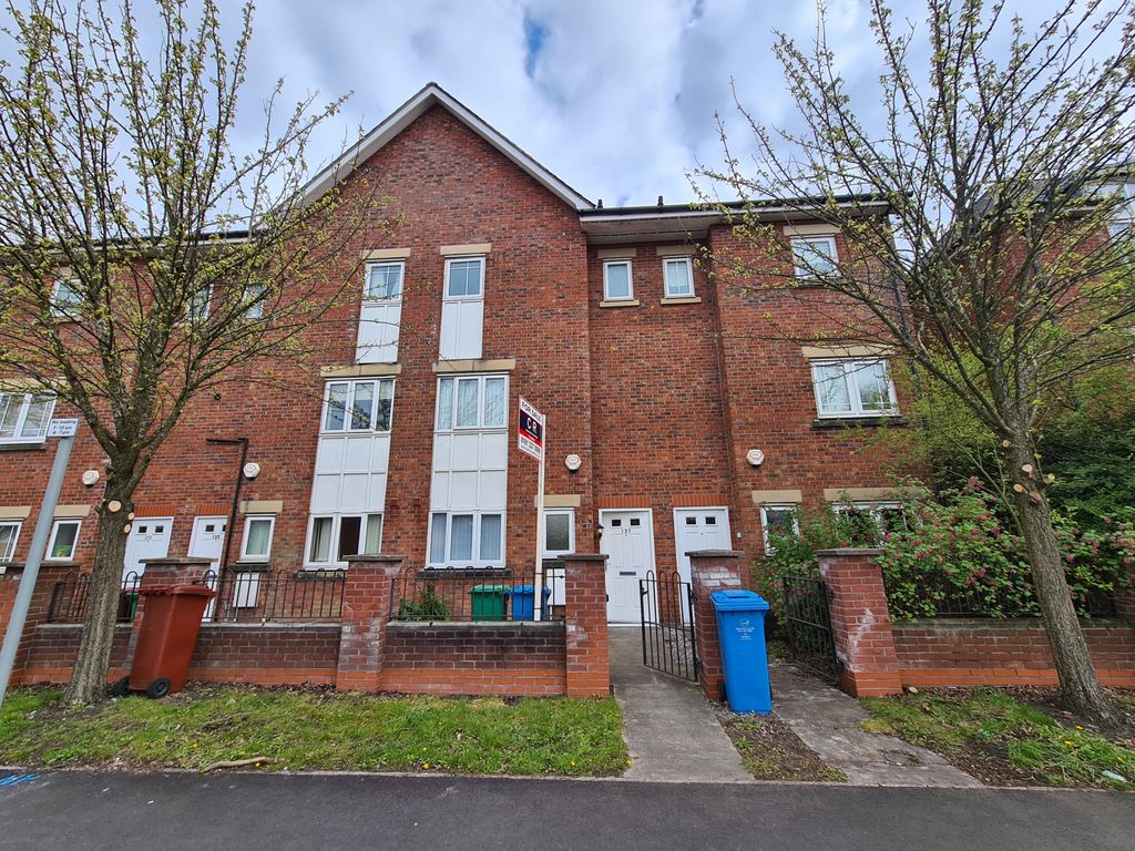 4 bed town house to rent in Chorlton Rd, Hulme, Manchester. M15, £2,285 pcm