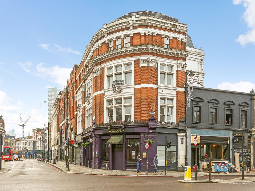 Office to let in Old Street, London EC1V, £10,656 pa