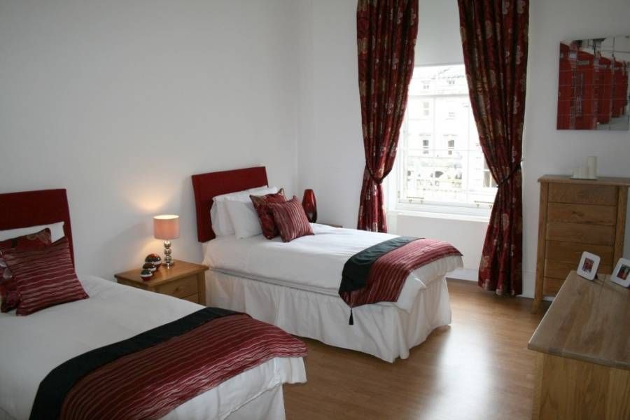 2 bed flat to rent in Parliament Square, Edinburgh EH1, £3,500 pcm
