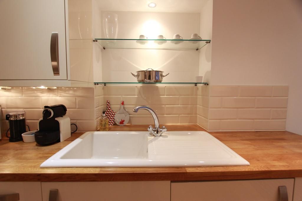 2 bed flat to rent in 1/3 New Assembly Close, Edinburgh EH1, £3,500 pcm