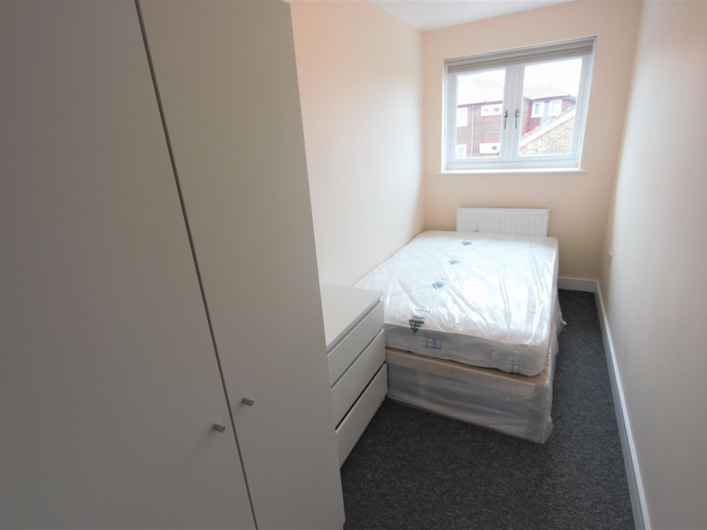 Room to rent in Selmeston Place, Brighton BN2, £500 pcm
