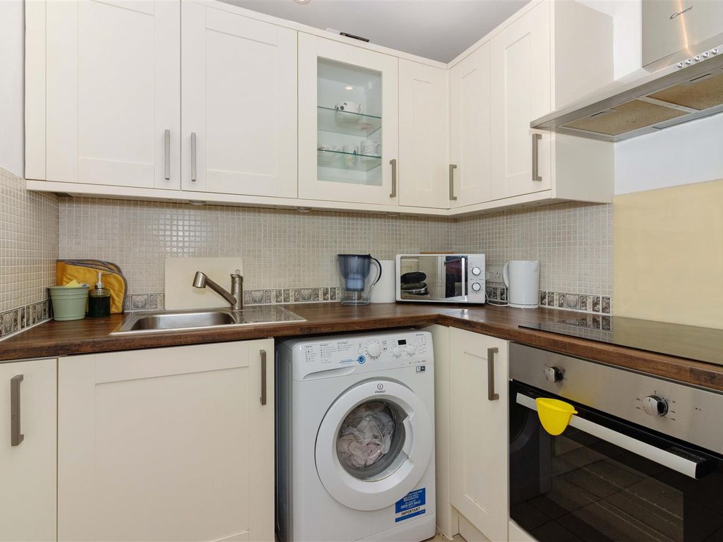 1 bed flat for sale in Dyke Road, Brighton BN1, £150,000