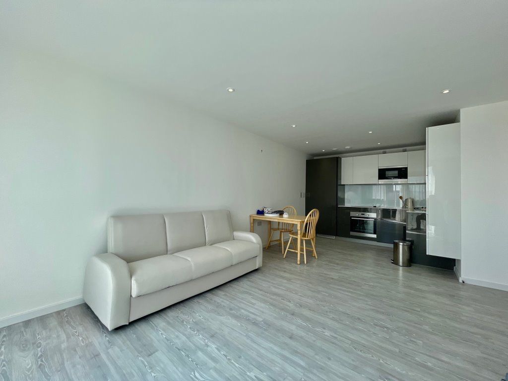 2 bed flat to rent in Fleet Street, Brighton BN1, £2,250 pcm