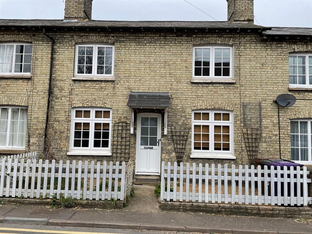2 bed terraced house to rent in Mill Road, Royston SG8, £1,250 pcm