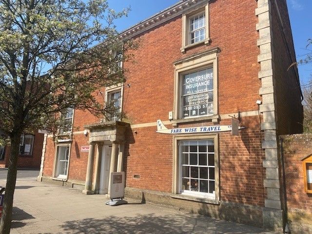 Office to let in 19 High Street, Hungerford RG17, £6,460 pa