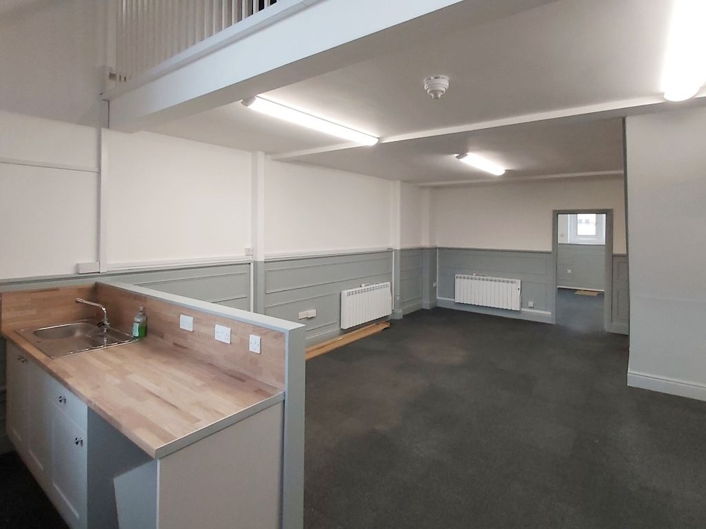 Office to let in South Parade, Bath BA2, £19,000 pa