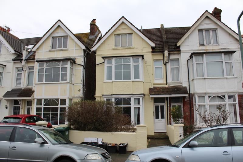 Studio to rent in Glebe Villas, Hove BN3, £850 pcm