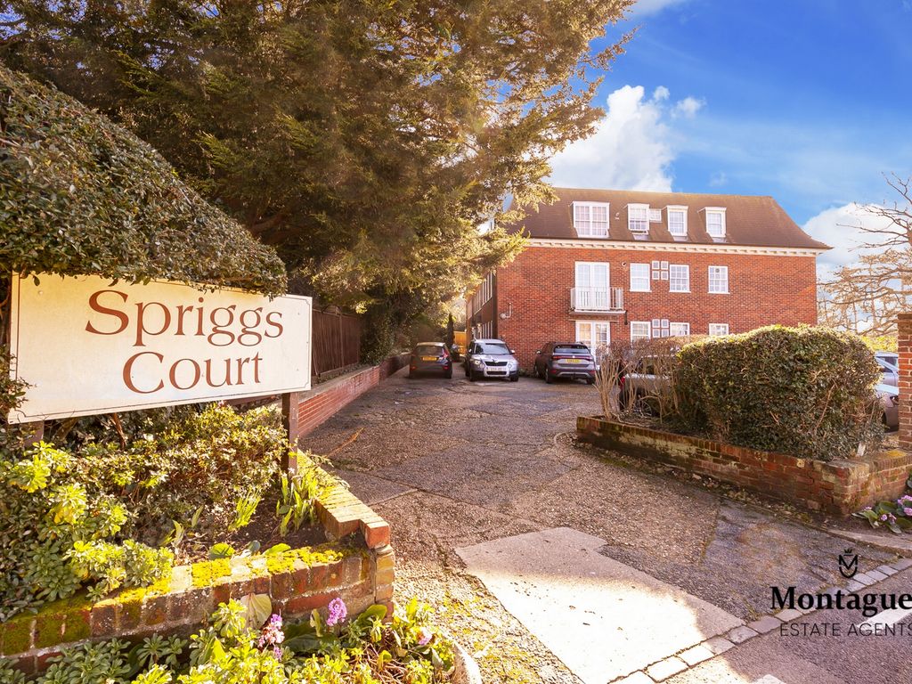 2 bed flat to rent in Palmers Hill, Epping CM16, £1,400 pcm