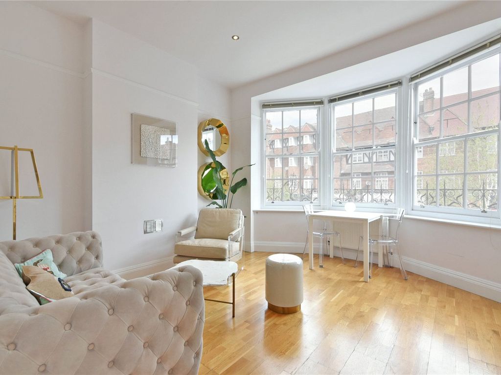 2 bed flat for sale in Golders Green Road, Golders Green NW11, £400,000