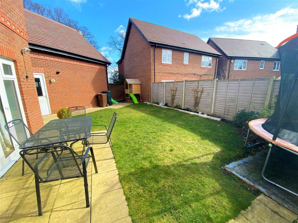 5 bed detached house for sale in St Phillips Grove, St Phillips Grove, Bentley Heath B93, £675,000