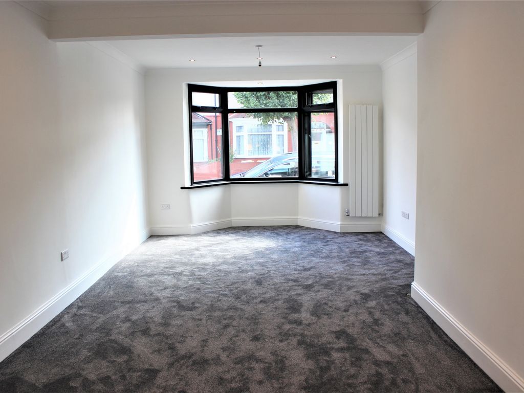 3 bed terraced house to rent in Clements Road, East Ham E6, £2,600 pcm