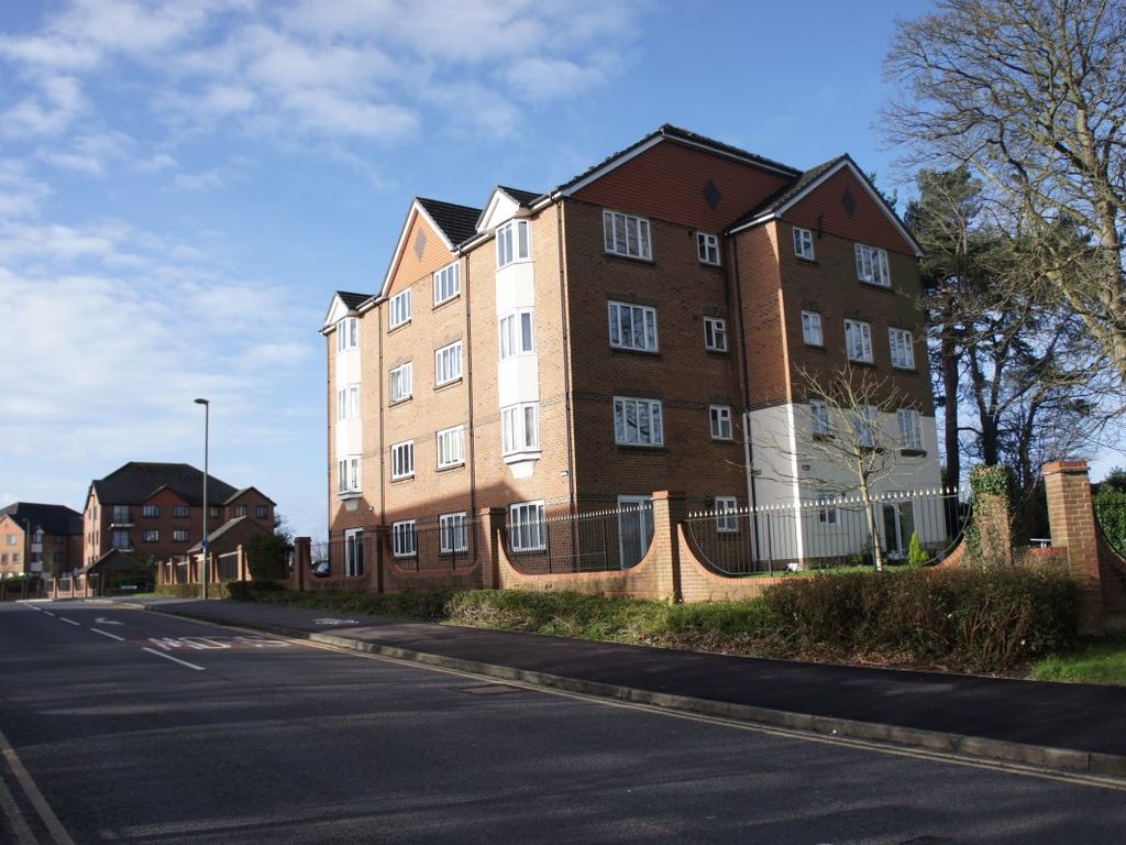 1 bed flat to rent in St. Annes Way, Redhill RH1, £1,150 pcm