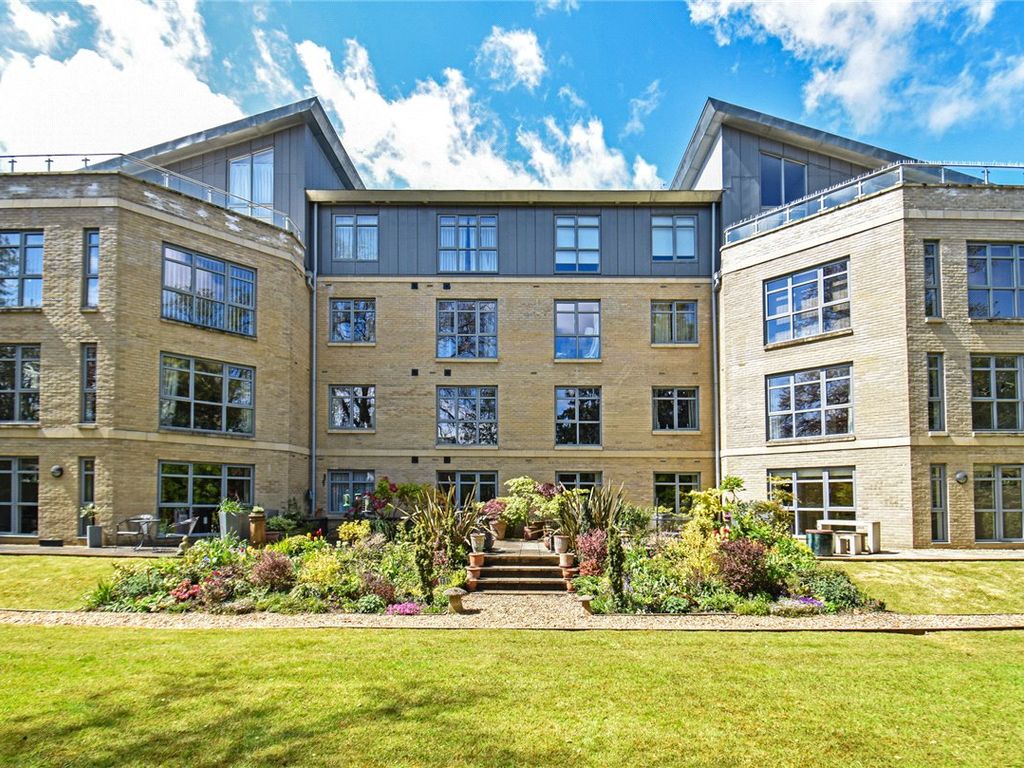 2 bed flat to rent in Meadowcroft House, Trumpington Road, Cambridge CB2, £2,475 pcm