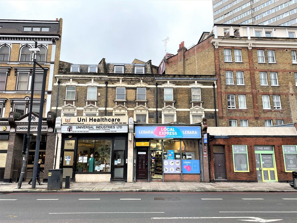 Office to let in City Road, London EC1V, £16,000 pa