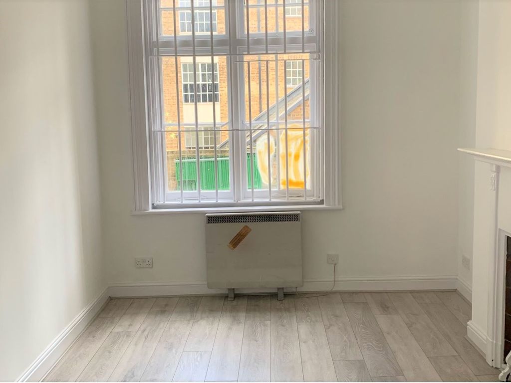 Office to let in City Road, London EC1V, £16,000 pa