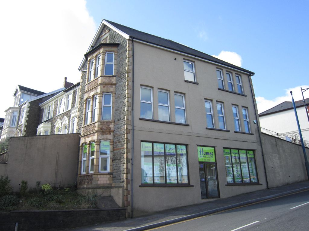 5 bed town house for sale in Cardiff Road, Bargoed CF81, £225,000
