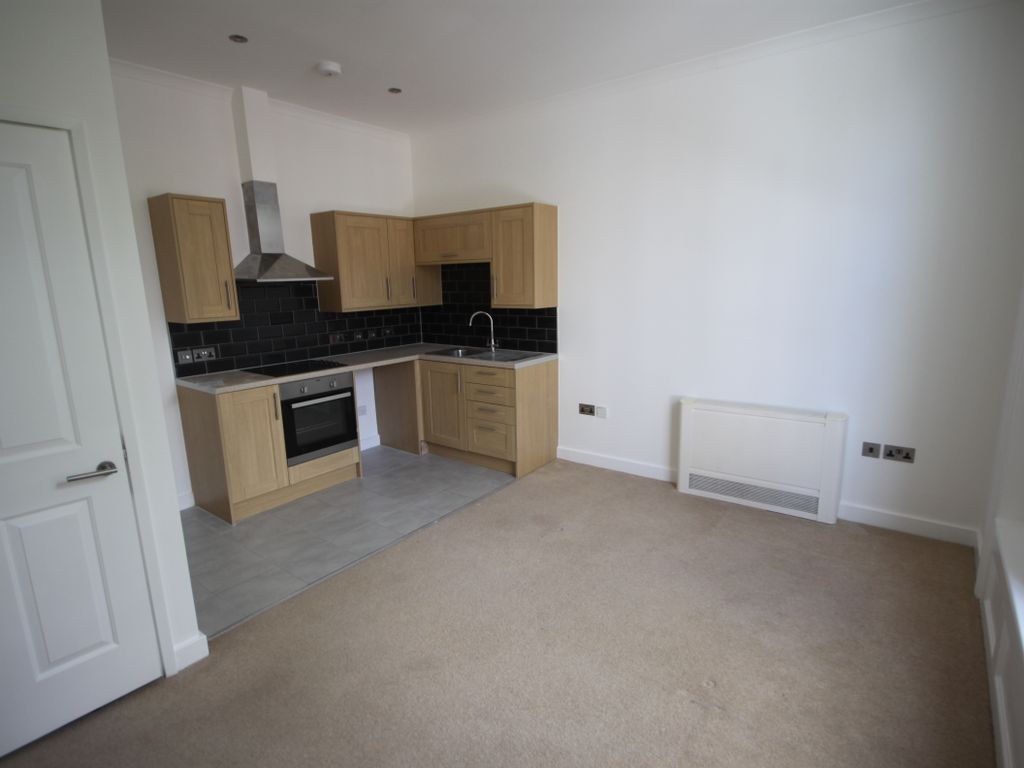 1 bed flat to rent in Vanbrugh Park, Blackheath SE3, £1,300 pcm