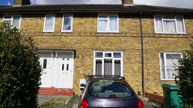 3 bed terraced house to rent in Keynsham Road, Morden SM4, £1,850 pcm
