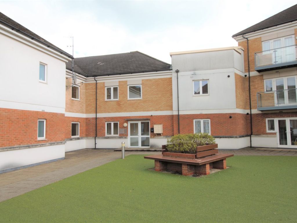 1 bed flat for sale in Ley Farm Close, Garston, Watford WD25, £200,000