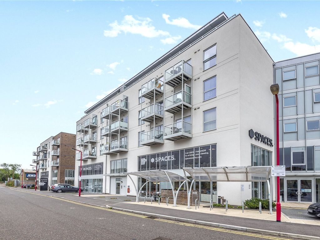 2 bed flat for sale in Station View, Guildford GU1, £399,950
