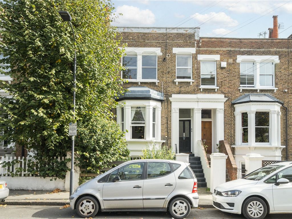 1 bed flat for sale in St Stephens Avenue, London W12, £400,000