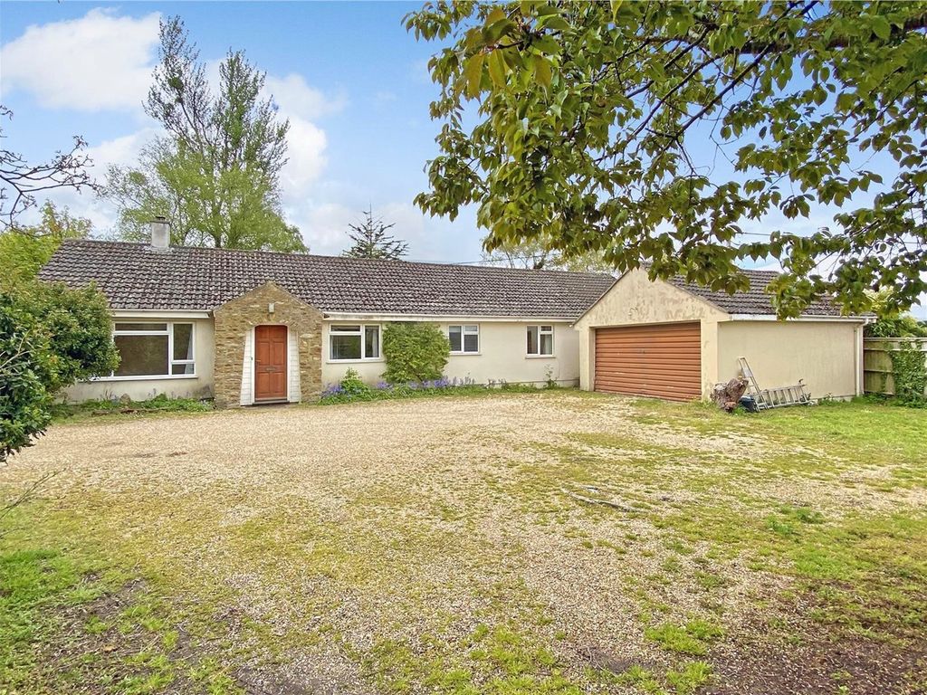 4 bed detached bungalow for sale in Woolstone, Faringdon SN7, £625,000