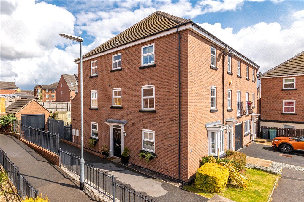 3 bed town house for sale in Blenkinsop Way, Middleton, Leeds LS10, £290,000