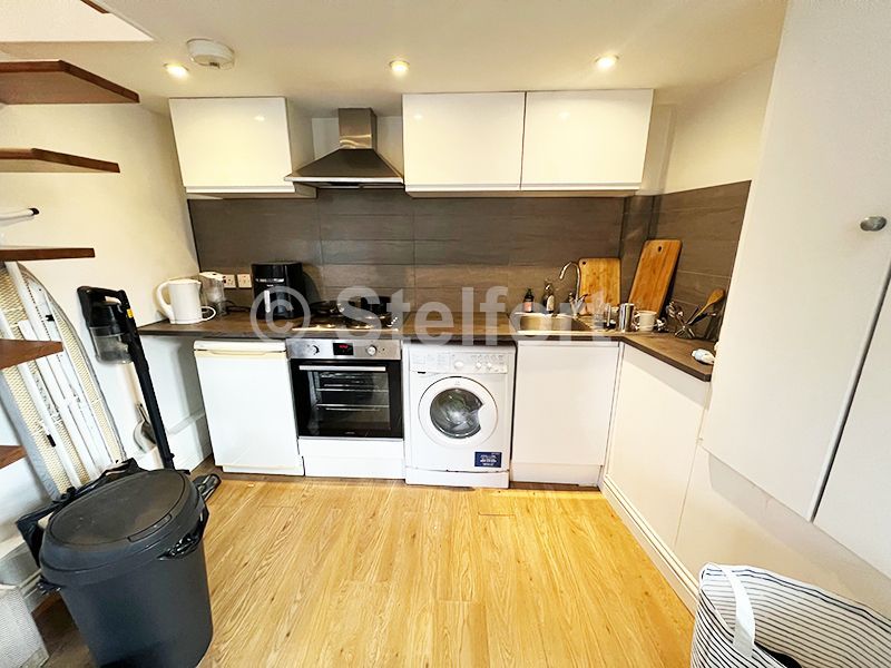 Studio to rent in Junction Road, London N19, £1,400 pcm