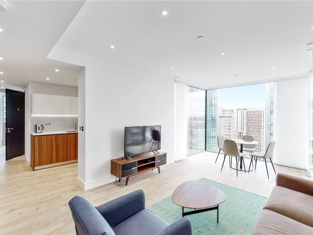 1 bed flat for sale in Piazza Walk, Aldgate, London E1, £900,000