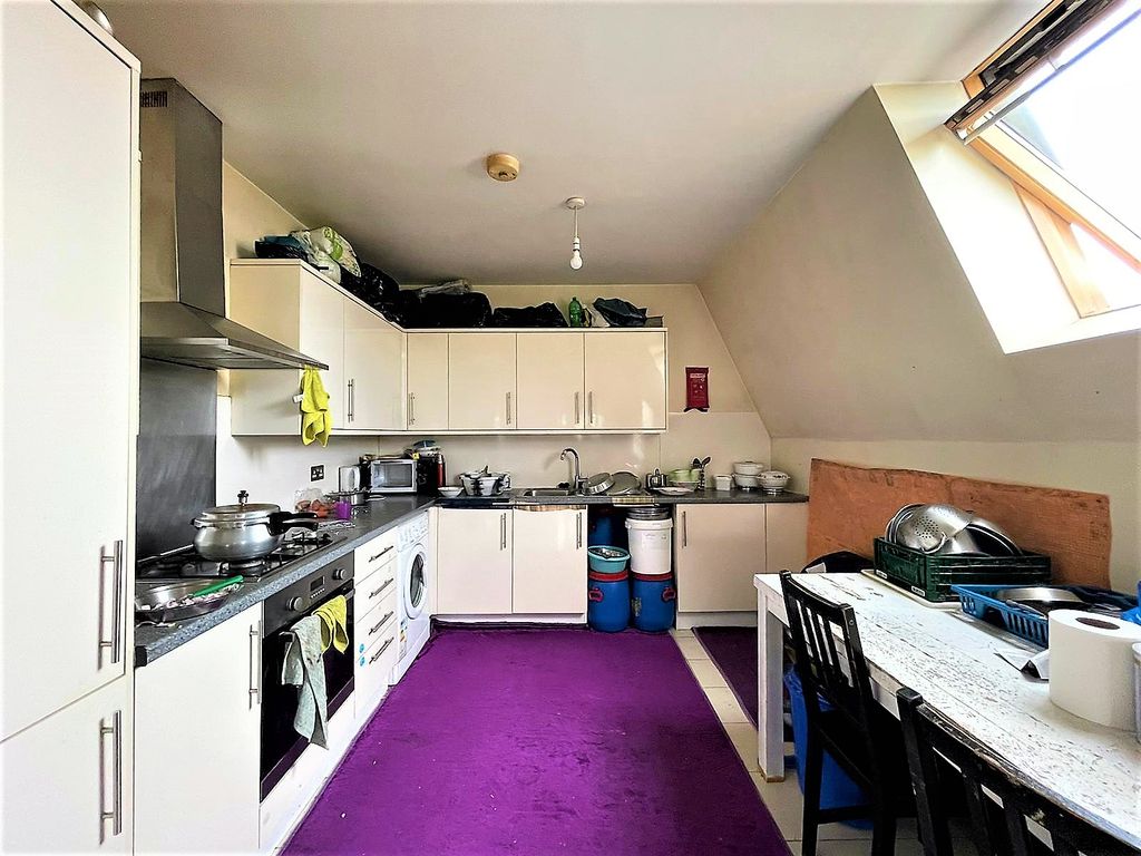 3 bed flat for sale in Ealing Road, Wembley HA0, £439,000