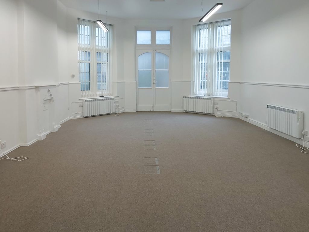 Office to let in South Parade, Bath BA2, £14,500 pa