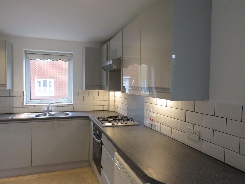 2 bed property to rent in Nonsuch Meadow, Sudbury CO10, £950 pcm