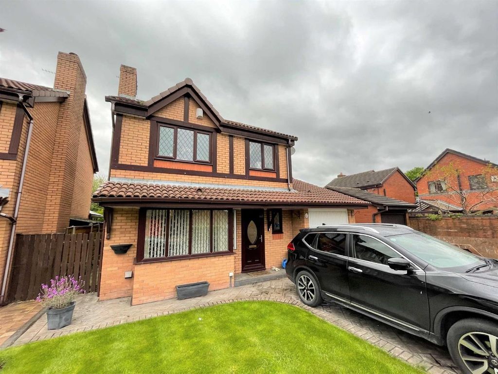4 bed detached house for sale in Moreton Drive, Pennington, Leigh WN7, £340,000