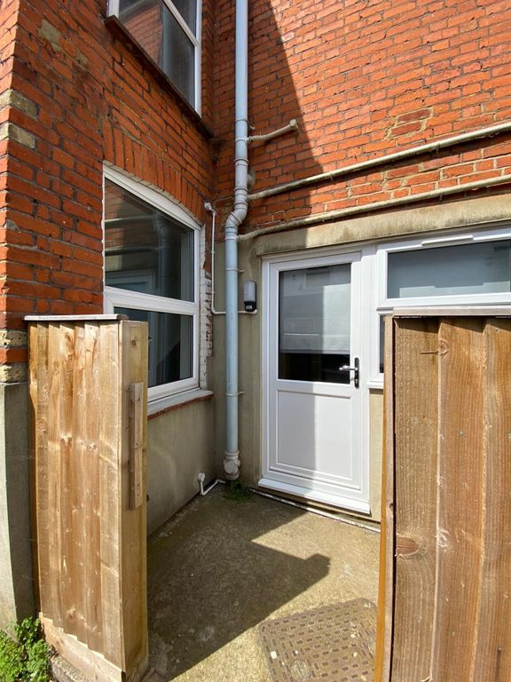 1 bed flat to rent in Abercromby Avenue, High Wycombe HP12, £950 pcm