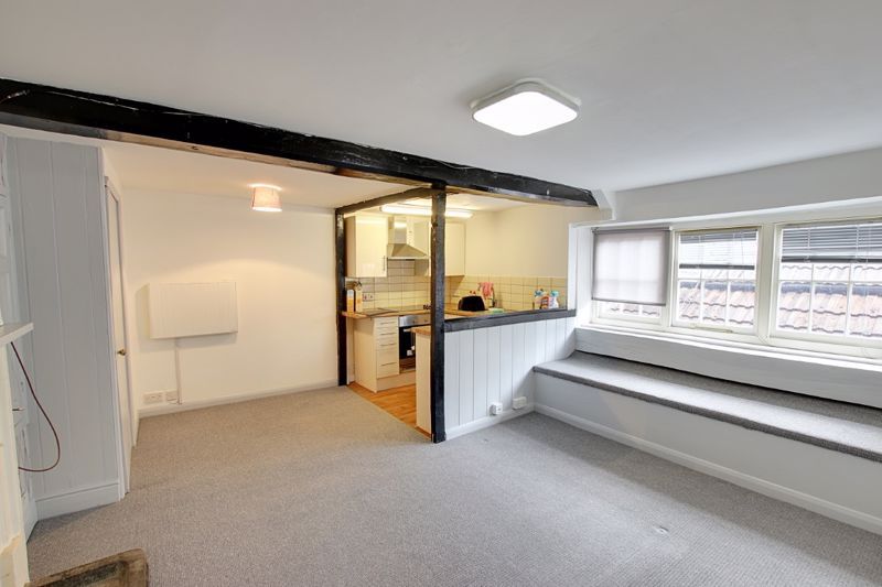 1 bed flat to rent in Polebarn Gardens, Polebarn Road, Trowbridge BA14, £650 pcm