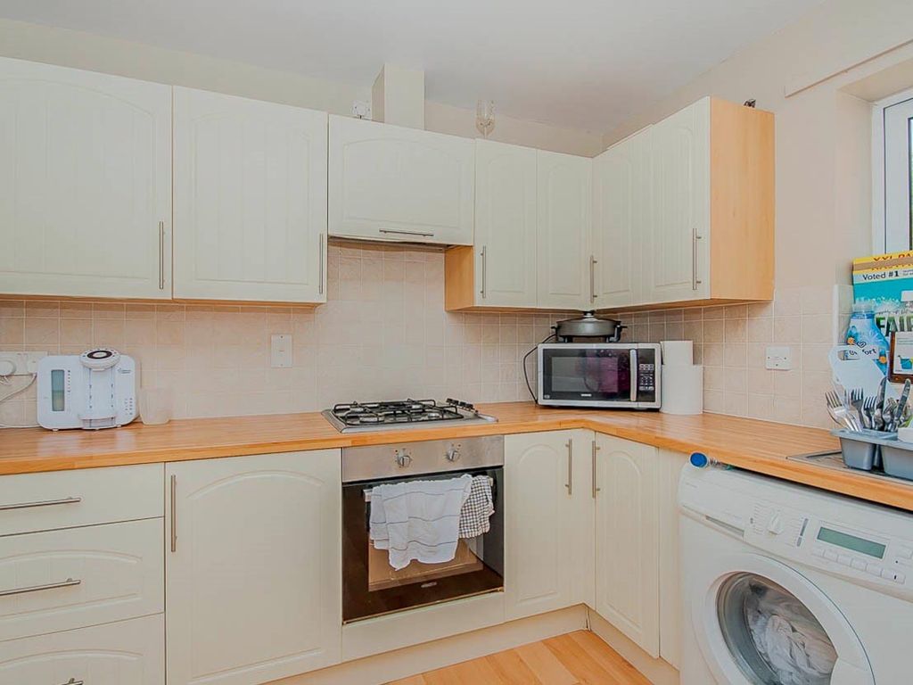 2 bed flat for sale in The Hedgerows, Sleaford NG34, £80,000